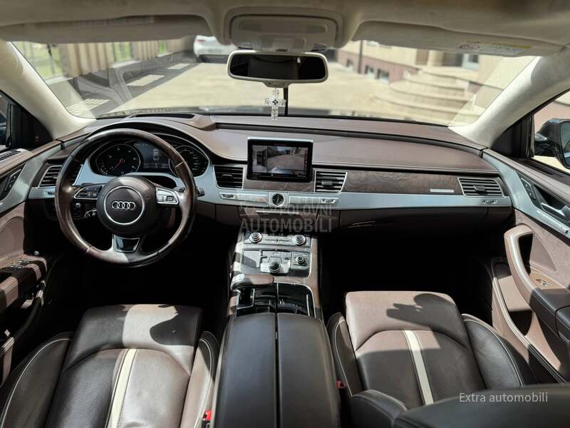 Audi A8 quattro/matrix