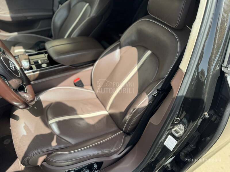 Audi A8 quattro/matrix
