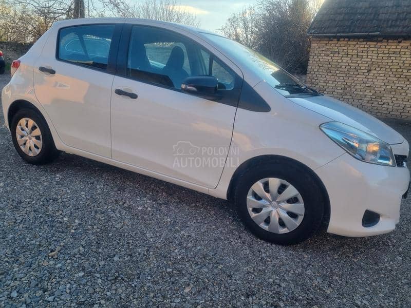 Toyota Yaris 1.0 b