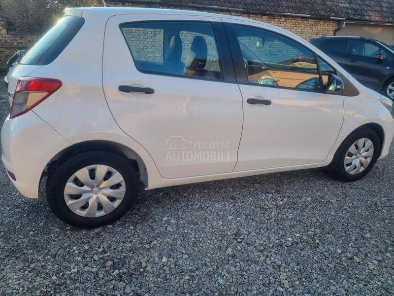 Toyota Yaris 1.0 b
