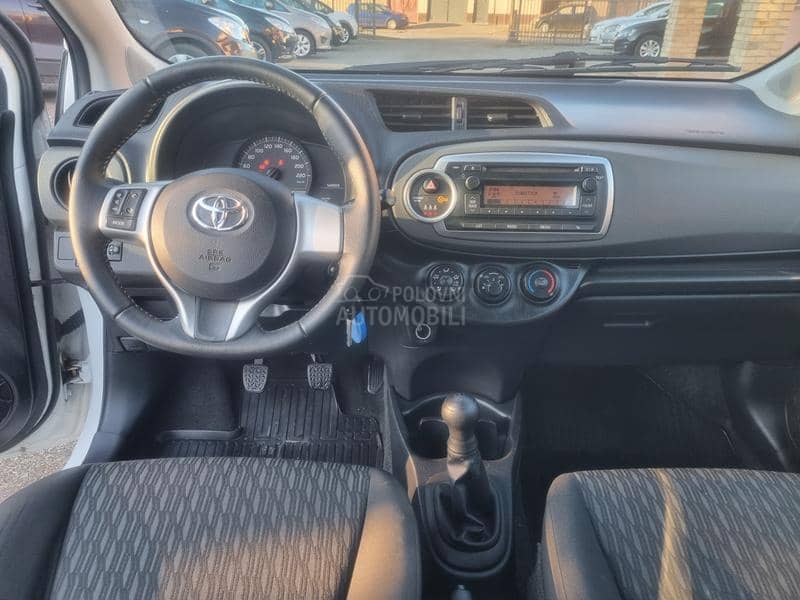 Toyota Yaris 1.0 b
