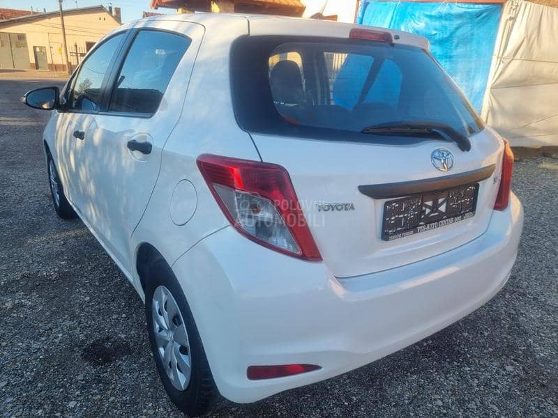 Toyota Yaris 1.0 b