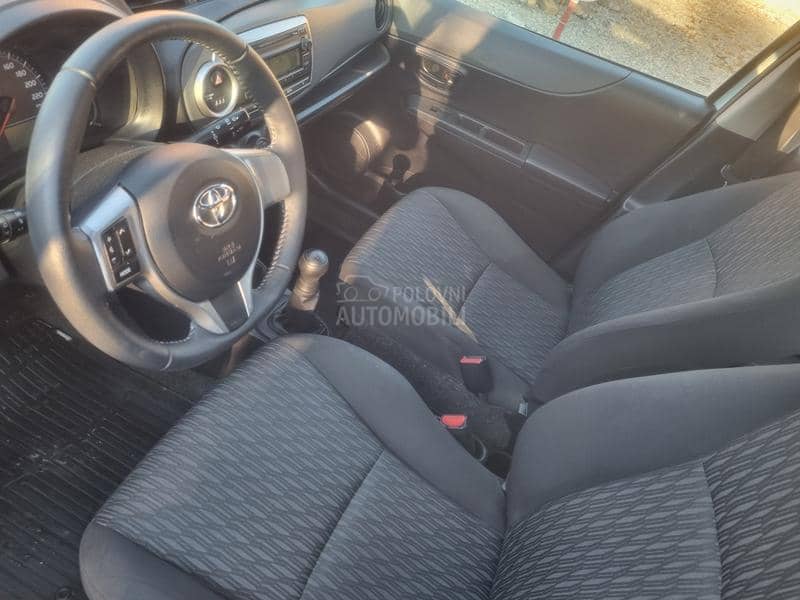 Toyota Yaris 1.0 b