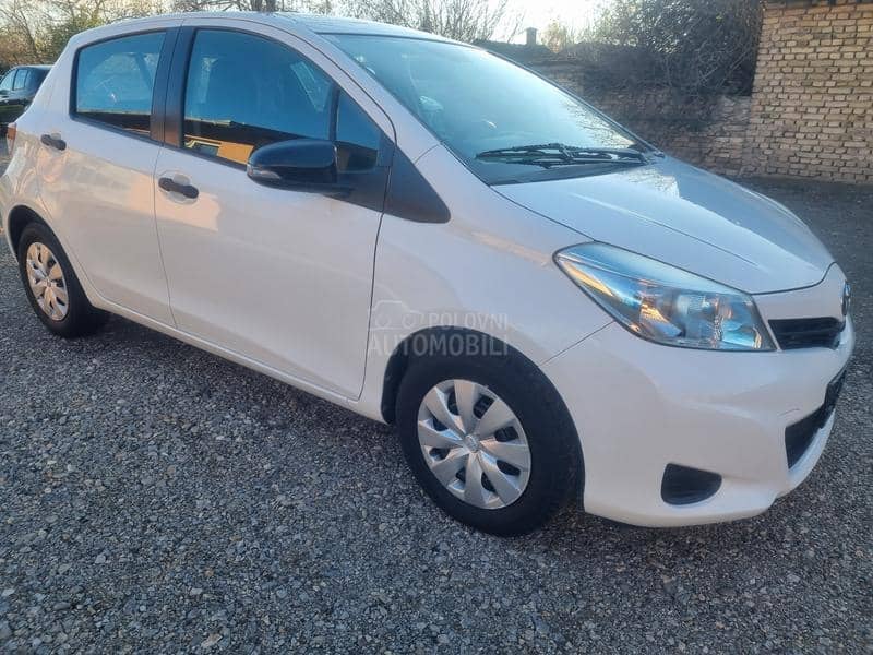Toyota Yaris 1.0 b