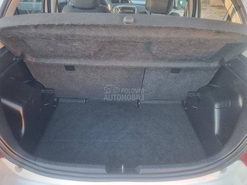 Toyota Yaris 1.0 b
