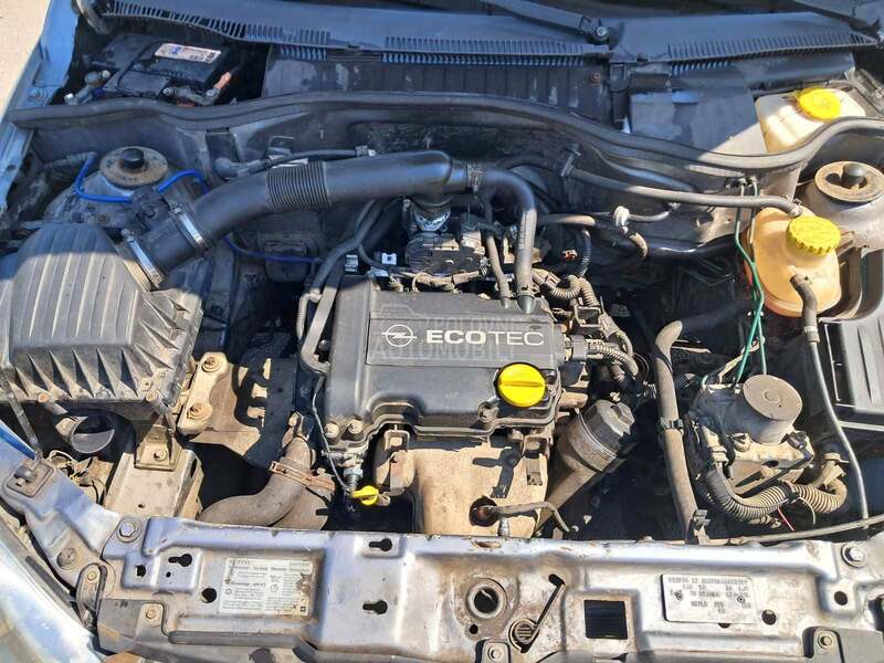 Opel Corsa C 1.0  DOBRA...