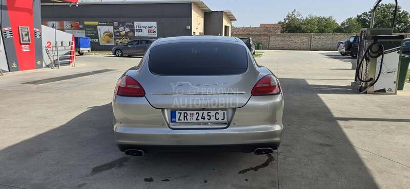 Porsche Panamera 