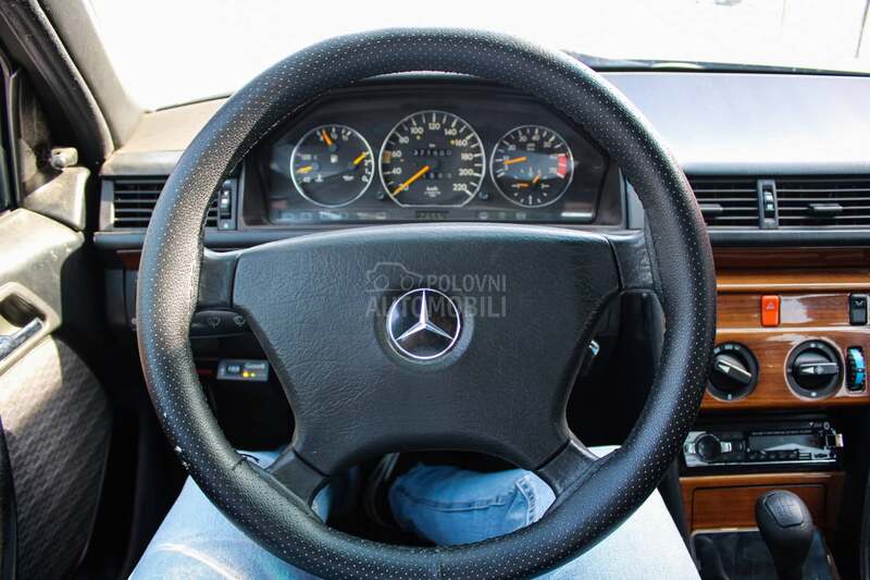 Mercedes Benz E 200 