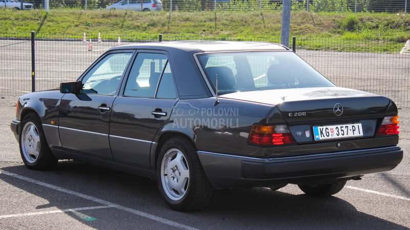 Mercedes Benz E 200 