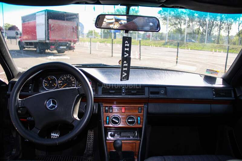 Mercedes Benz E 200 