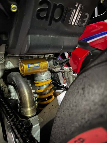 Aprilia rsv4 factory