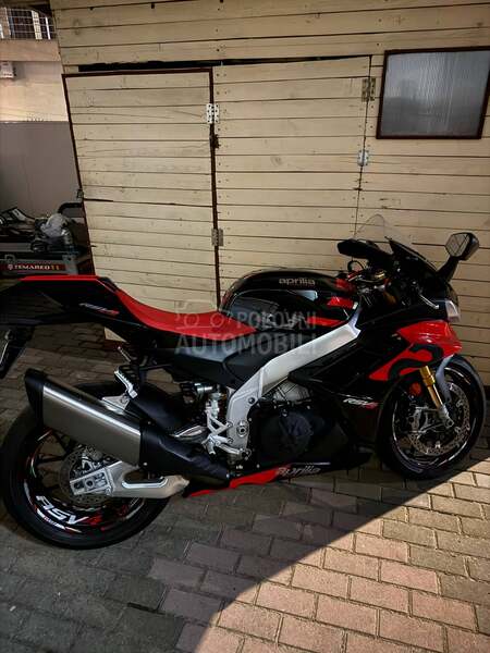 Aprilia rsv4 factory