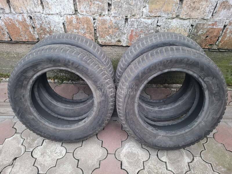 Goodyear 195/65 R15 Zimska