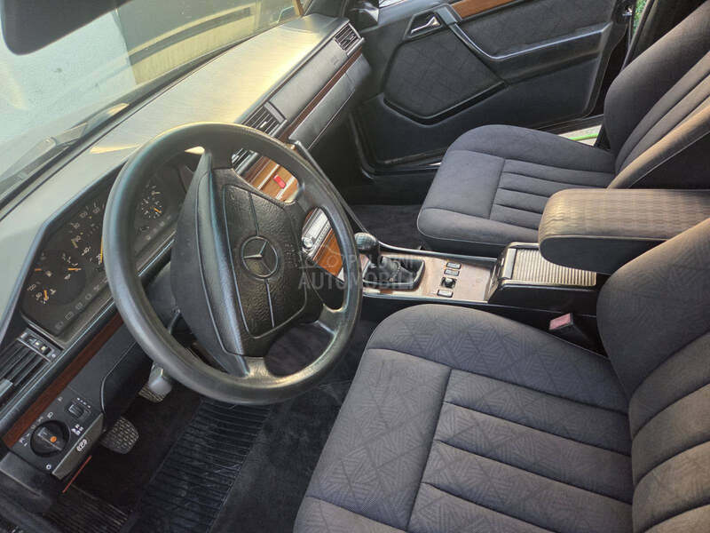 Mercedes Benz E 200 