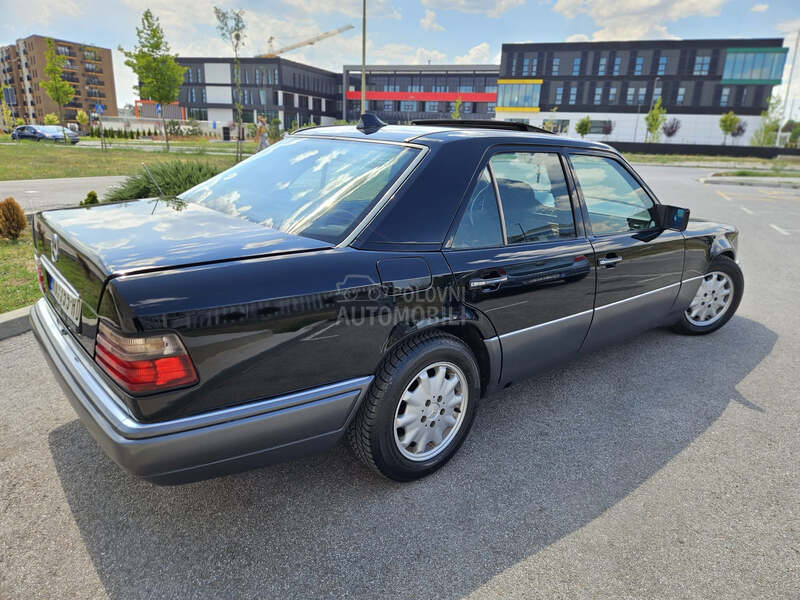 Mercedes Benz E 200 