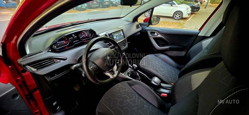 Peugeot 2008 BLUEHDI 100HP STYLE