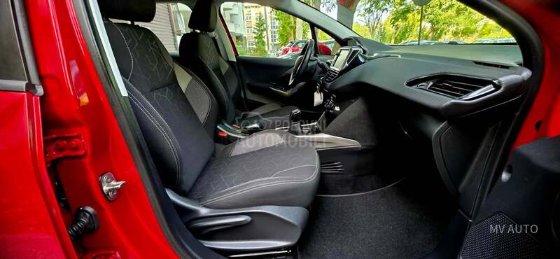 Peugeot 2008 BLUEHDI 100HP STYLE