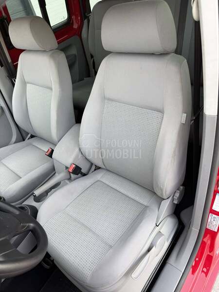 Volkswagen Caddy LIFE 2.0 7 SEDIŠTA