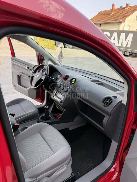 Volkswagen Caddy LIFE 2.0 7 SEDIŠTA