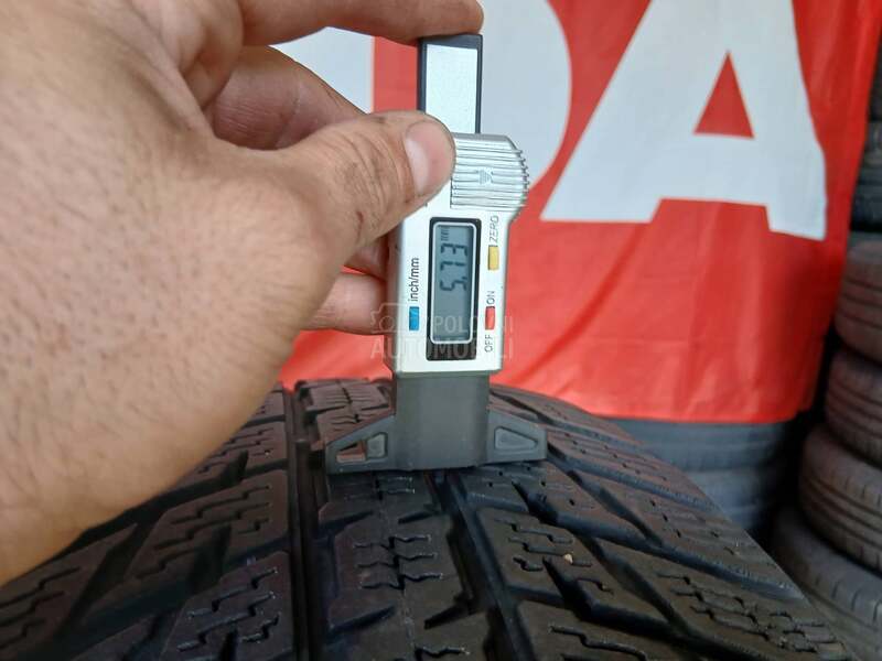 Nokian 235/60 R17 Zimska