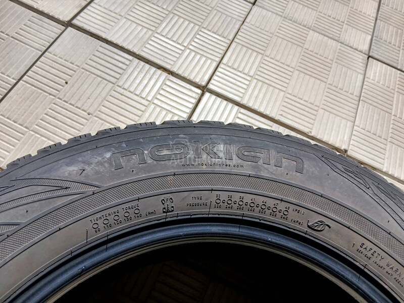Nokian 235/60 R17 Zimska