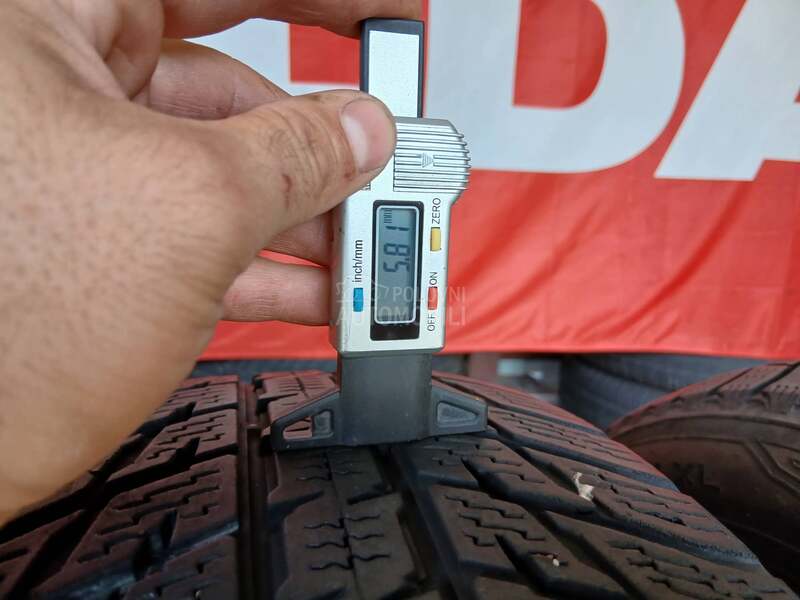 Nokian 235/60 R17 Zimska