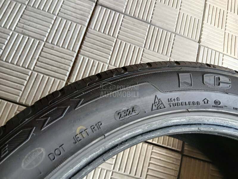 Tracmax 235/45 R18 Zimska