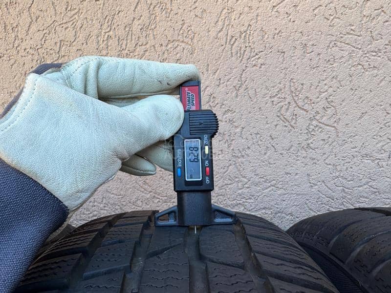 Continental 215/60 R16 Zimska