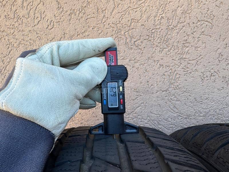 Continental 215/60 R16 Zimska