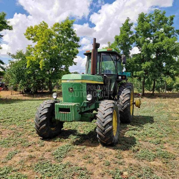 John Deere 4440