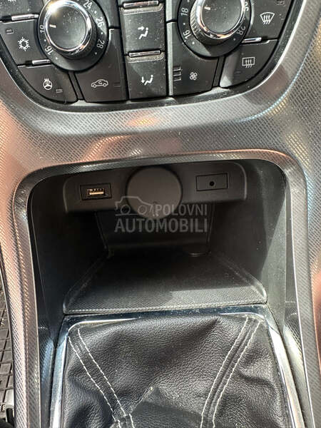 Opel Astra J 