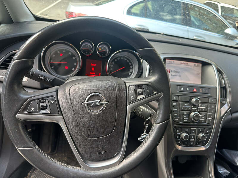 Opel Astra J 