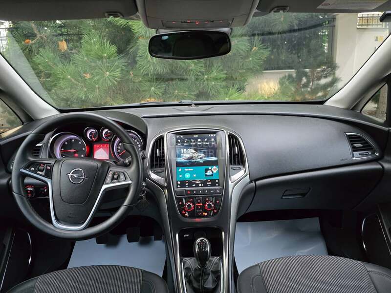 Opel Astra J 1,7 COSMO