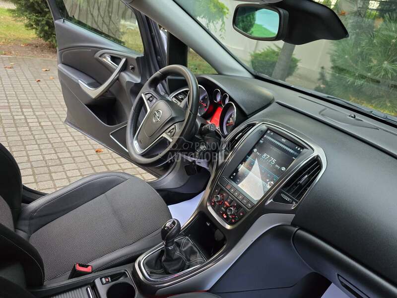 Opel Astra J 1,7 COSMO