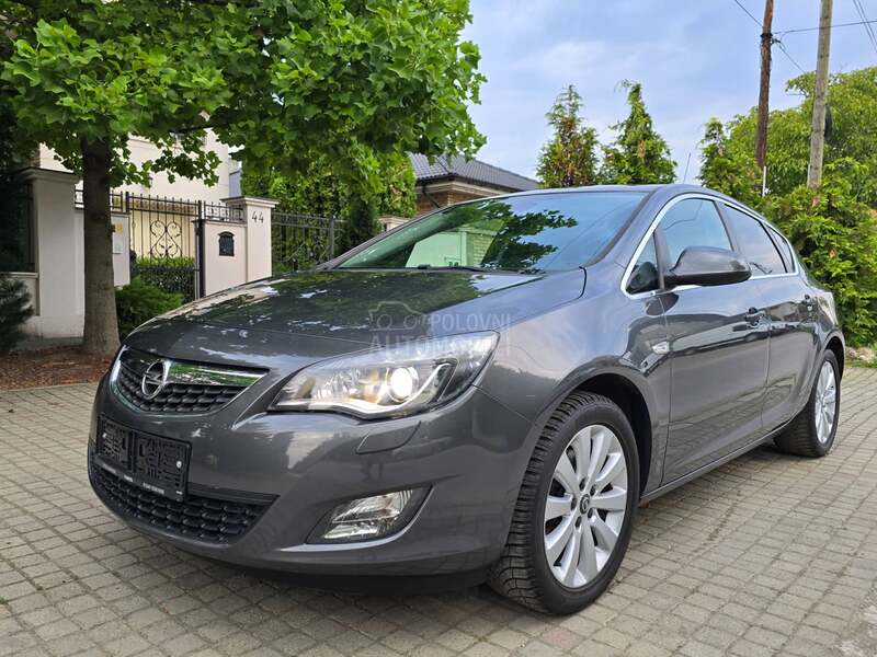 Opel Astra J 1,7 COSMO