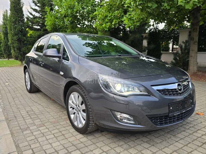 Opel Astra J 1,7 COSMO