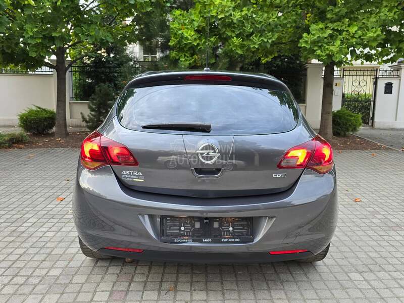 Opel Astra J 1,7 COSMO