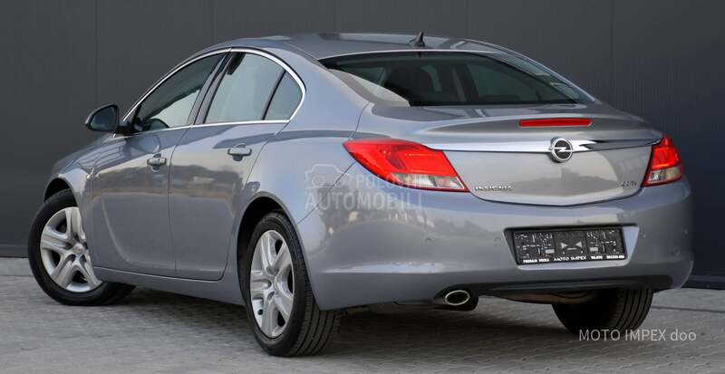 Opel Insignia 2.0 CDTI / AUTO / CH