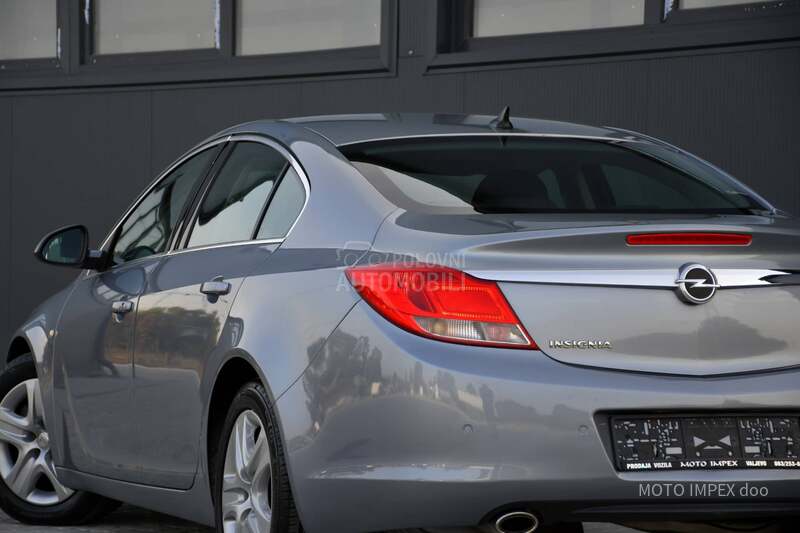 Opel Insignia 2.0 CDTI / AUTO / CH