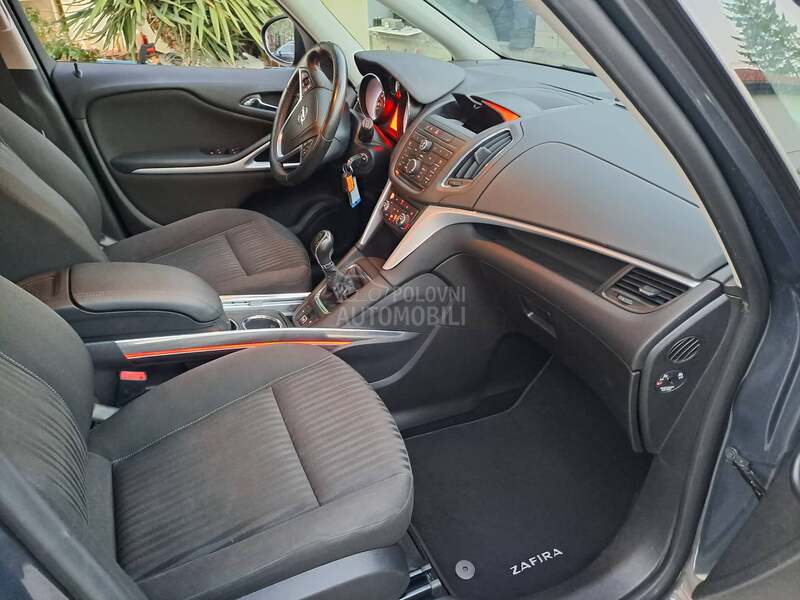 Opel Zafira 1.4 b