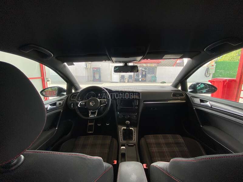 Volkswagen Golf 7 GTI stiege 1