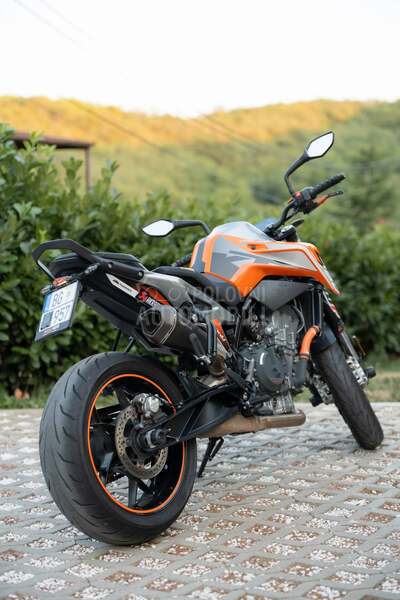 KTM Duke 790