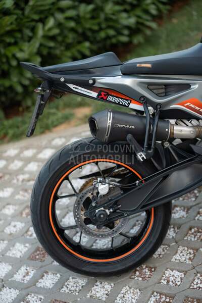 KTM Duke 790