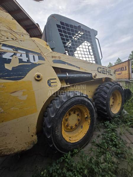 Gehl 4240