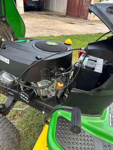 John Deere D130
