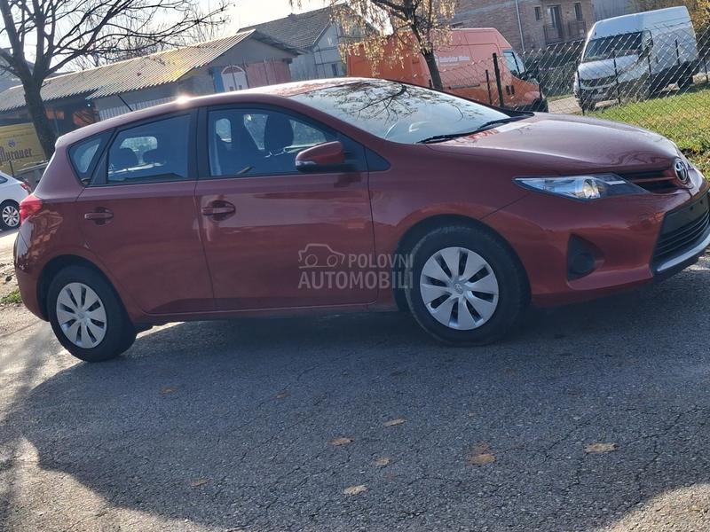 Toyota Auris 