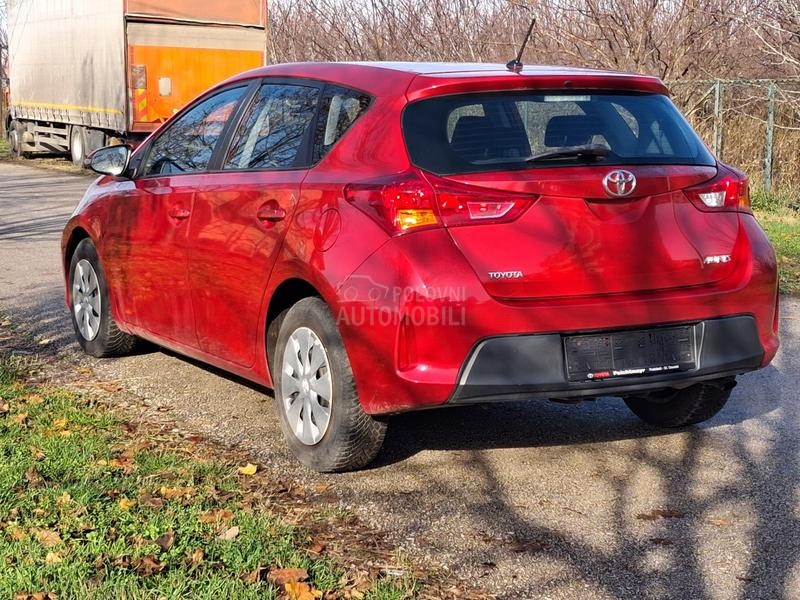 Toyota Auris 