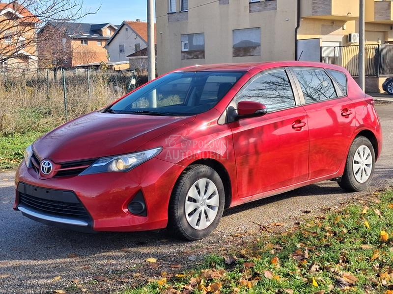 Toyota Auris 