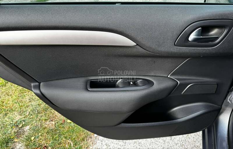 Citroen C4 1.4 16V ATTRACTION