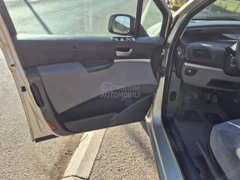 Peugeot 807 